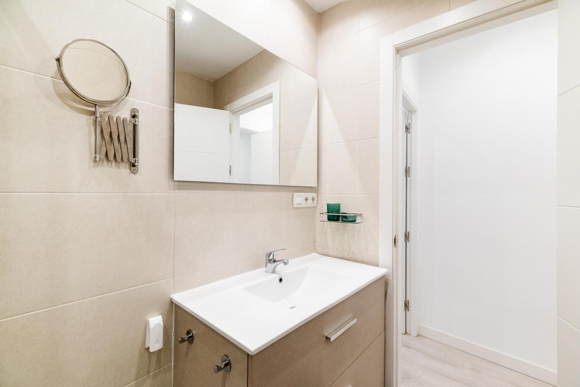 Wekey Homes Granada, Elvira Centro Apartment *